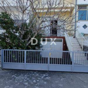 NOVI VINODOLSKI, KLENOVICA - kuća od 150m2 s pogledom na more