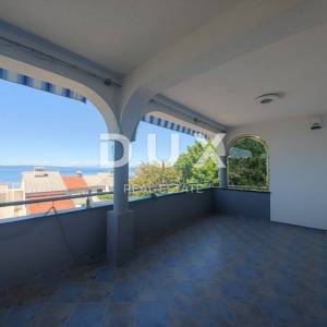 Novi Vinodolski, Klenovica - Uređena kuća s dva apartmana i garažom