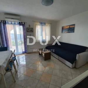 NOVI VINODOLSKI, KLENOVICA -  Kuća s apartmanima i pogledom na more