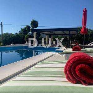 NOVI VINODOLSKI, KLENOVICA - INVESTICIJA! Luksuzna kuća za odmor 180m od mora