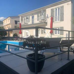 NOVI VINODOLSKI, KLENOVICA - INVESTICIJA! Luksuzna kuća za odmor 180m od mora