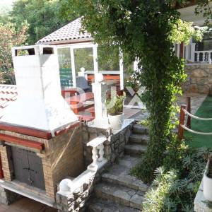 NOVI VINODOLSKI, KLENOVICA - samostojeća kuća s pogledom na more + okućnica! PRILIKA! 