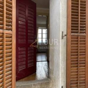 Novi Vinodolski, kuća 1. red do mora, 87m2