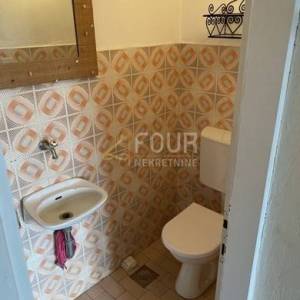 Novi Vinodolski, kuća 1. red do mora, 87m2