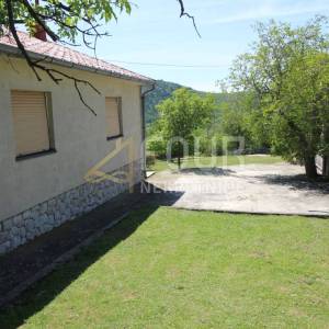 Novi Vinodolski, kuća - prizemnica s garažom
