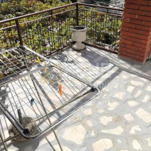 Novi Vinodolski, kuća s dva stana i pogledom na more, 133m2