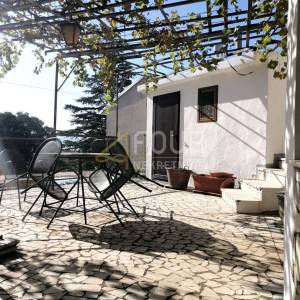 Novi Vinodolski, kuća s dva stana i pogledom na more, 133m2