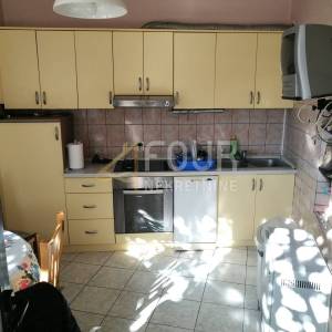 Novi Vinodolski, kuća s dva stana i pogledom na more, 133m2