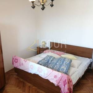 Novi Vinodolski, kuća s dva stana i pogledom na more, 133m2