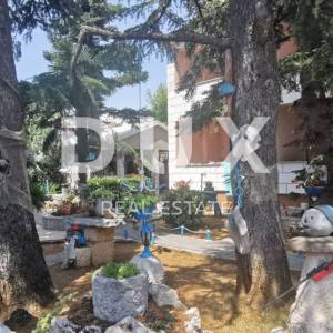 NOVI VINODOLSKI - Kuća s impresivnom okućnicom samo 150m od mora