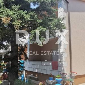 NOVI VINODOLSKI - Kuća s impresivnom okućnicom samo 150m od mora