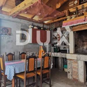 NOVI VINODOLSKI - Kuća s impresivnom okućnicom samo 150m od mora
