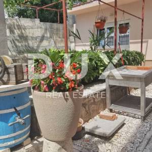 NOVI VINODOLSKI - Kuća s impresivnom okućnicom samo 150m od mora
