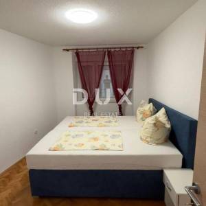 NOVI VINODOLSKI - Kuća s okućnicom u centru