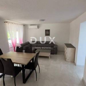 NOVI VINODOLSKI - Kuća s okućnicom u centru