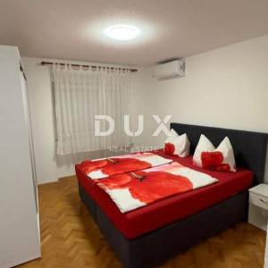 NOVI VINODOLSKI - Kuća s okućnicom u centru