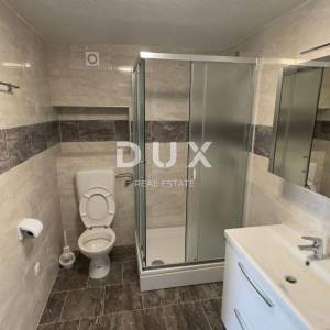 NOVI VINODOLSKI - Kuća s okućnicom u centru