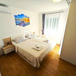 NOVI VINODOLSKI - Kuća sa 3 apartmana, 150 metara od mora, panoramski pogled!