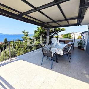 NOVI VINODOLSKI - Kuća sa 3 apartmana, 150 metara od mora, panoramski pogled!