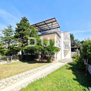 NOVI VINODOLSKI - Kuća sa 3 apartmana, 150 metara od mora, panoramski pogled!
