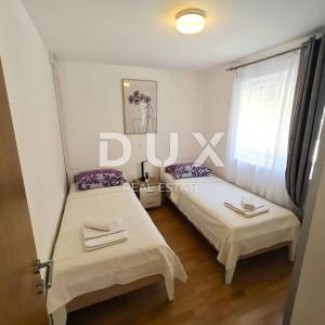NOVI VINODOLSKI - Kuća sa 3 apartmana, 150 metara od mora, panoramski pogled!