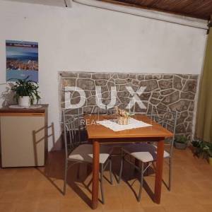 NOVI VINODOLSKI - kuća samo 200 m od mora