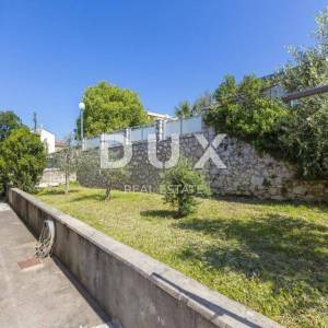 NOVI VINODOLSKI - Kuća u blizini centra i mora