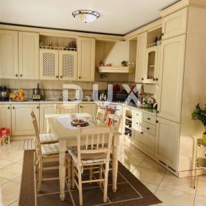 NOVI VINODOLSKI - Kuća u blizini centra i mora