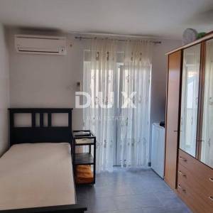 NOVI VINODOLSKI - Kuća u centru, 150m od mora