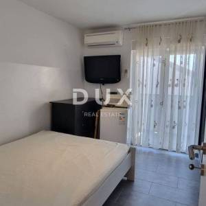 NOVI VINODOLSKI - Kuća u centru, 150m od mora