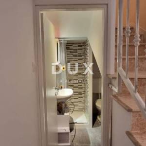 NOVI VINODOLSKI - Kuća u centru, 150m od mora