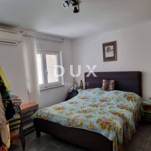 NOVI VINODOLSKI - Kuća u centru, 150m od mora