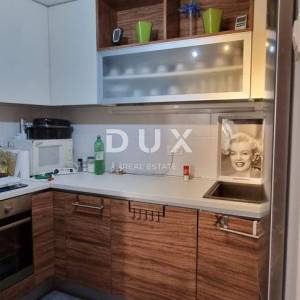 NOVI VINODOLSKI - Kuća u centru, 150m od mora