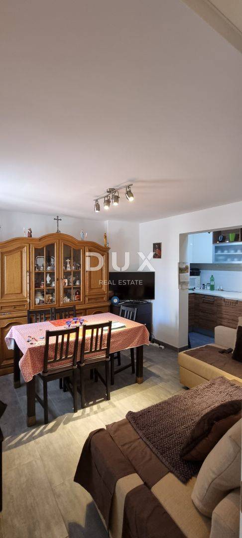 NOVI VINODOLSKI - Kuća u centru, 150m od mora