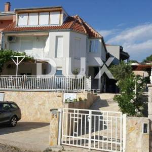 NOVI VINODOLSKI - kuća u mirnom predjelu s 5 apartmana
