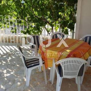 NOVI VINODOLSKI - kuća u mirnom predjelu s 5 apartmana