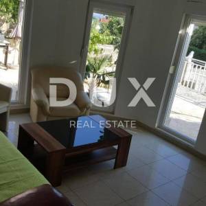 NOVI VINODOLSKI - kuća u mirnom predjelu s 5 apartmana