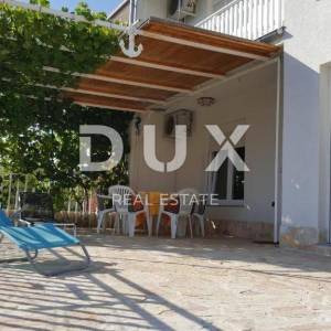 NOVI VINODOLSKI - kuća u mirnom predjelu s 5 apartmana