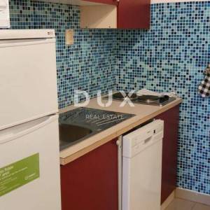 NOVI VINODOLSKI - kuća u mirnom predjelu s 5 apartmana