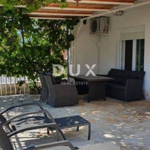 NOVI VINODOLSKI - kuća u mirnom predjelu s 5 apartmana