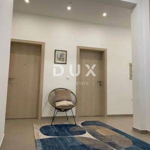 NOVI VINODOLSKI - kuća / villa 1134m2 s apartmanima s panoramskim pogledom na more i bazenom + okućnica 1750m2