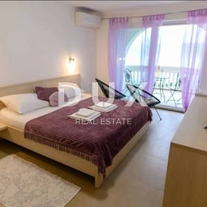 NOVI VINODOLSKI - kuća / villa 1134m2 s apartmanima s panoramskim pogledom na more i bazenom + okućnica 1750m2