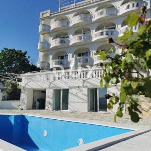 NOVI VINODOLSKI - kuća / villa 1134m2 s apartmanima s panoramskim pogledom na more i bazenom + okućnica 1750m2