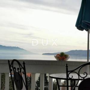 NOVI VINODOLSKI - kuća / villa 1134m2 s apartmanima s panoramskim pogledom na more i bazenom + okućnica 1750m2