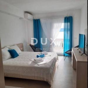 NOVI VINODOLSKI - kuća / villa 1134m2 s apartmanima s panoramskim pogledom na more i bazenom + okućnica 1750m2