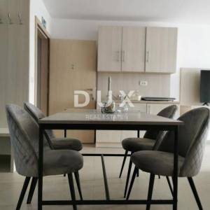 NOVI VINODOLSKI - kuća / villa 1134m2 s apartmanima s panoramskim pogledom na more i bazenom + okućnica 1750m2
