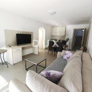 NOVI VINODOLSKI - kuća / villa 1134m2 s apartmanima s panoramskim pogledom na more i bazenom + okućnica 1750m2