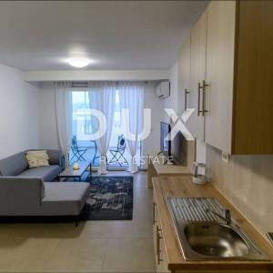 NOVI VINODOLSKI - kuća / villa 1134m2 s apartmanima s panoramskim pogledom na more i bazenom + okućnica 1750m2