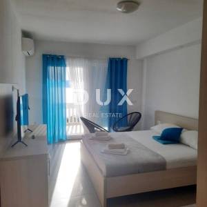 NOVI VINODOLSKI - kuća / villa 1134m2 s apartmanima s panoramskim pogledom na more i bazenom + okućnica 1750m2