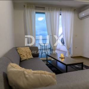 NOVI VINODOLSKI - kuća / villa 1134m2 s apartmanima s panoramskim pogledom na more i bazenom + okućnica 1750m2